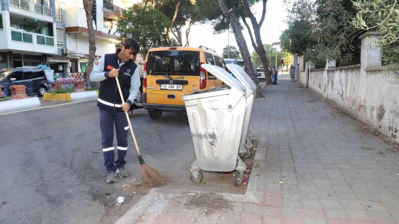 Nazilli'de sabahın ilk ışıklarıyla temizlik seferberliği