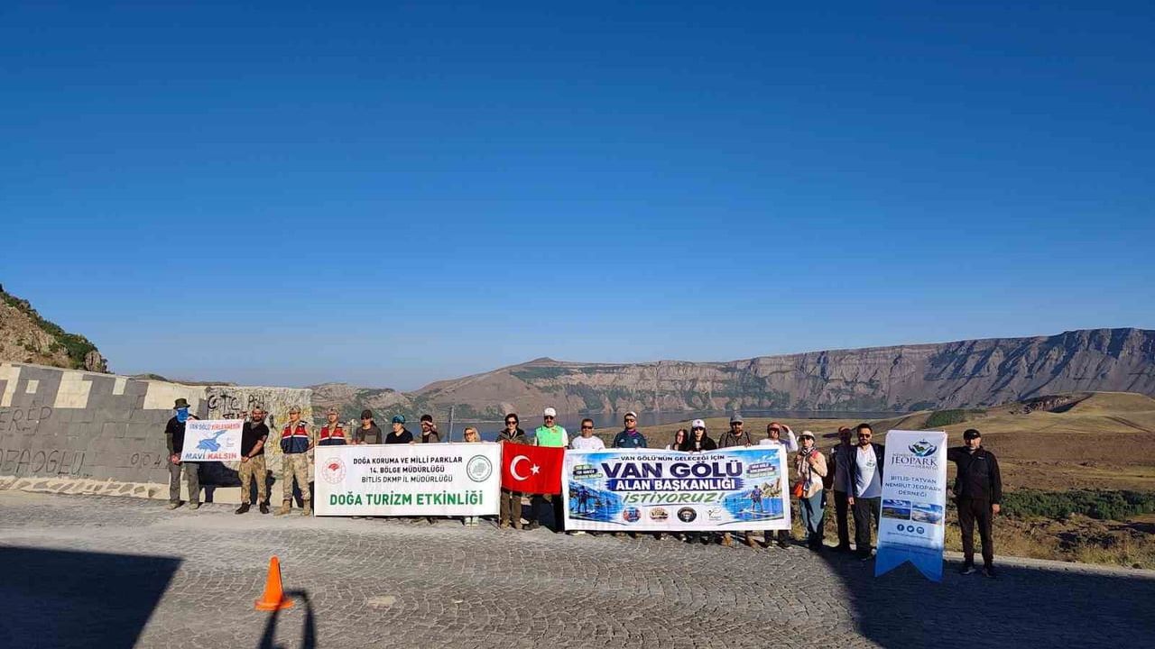 Nemrut kalderası'nda 30 kilometrelik geleneksel çanak yürüyüşüyle doğa ve miras vurgusu