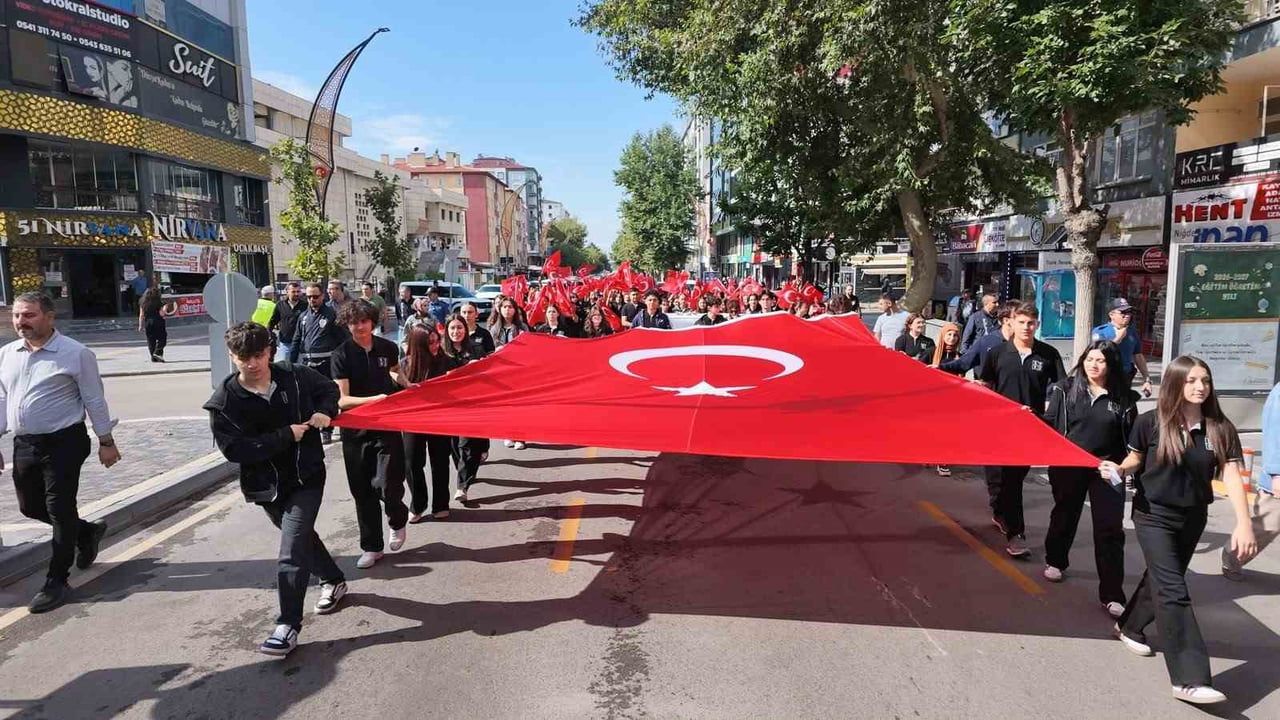 Niğde’de birlik mesajı: gazilerle omuz omuza yürüyüş