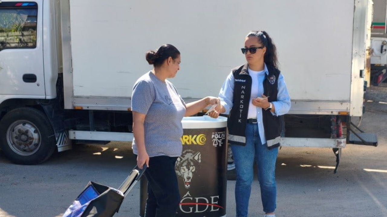 Niğde'de polis projeleriyle yüzlerce vatandaşa narkotik bilgilendirmesi
