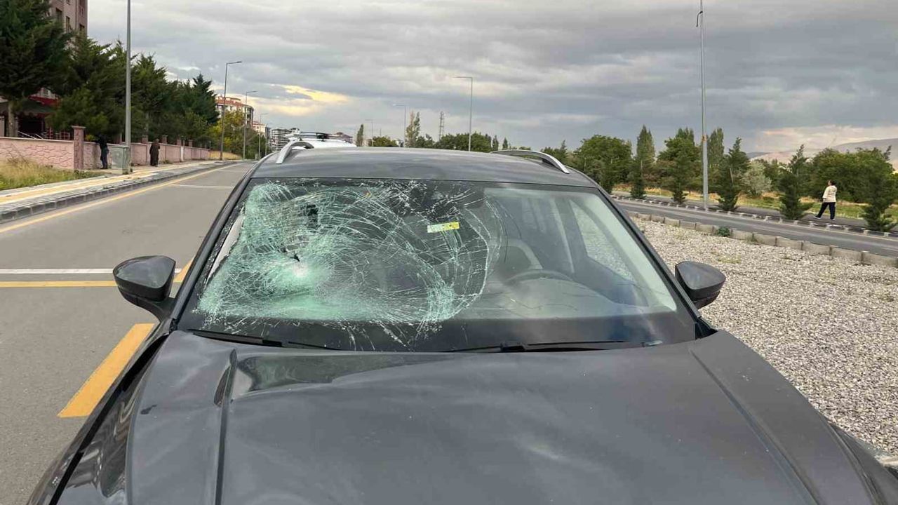 Niğde'de Sarıköprü Mahallesi'nde çarpışma: elektrikli bisiklet sürücüsü yaralandı