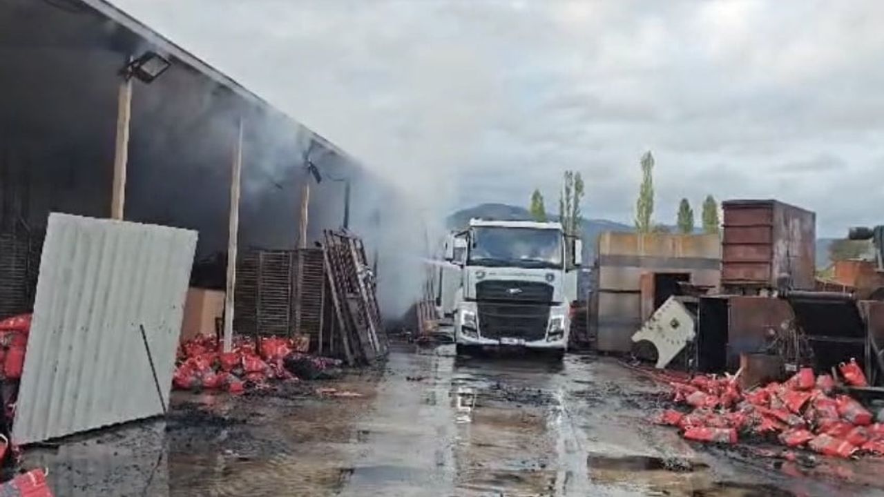 Nilüfer'de kömür işletmesinde gece yarısı yangını ekipler kontrol altına aldı