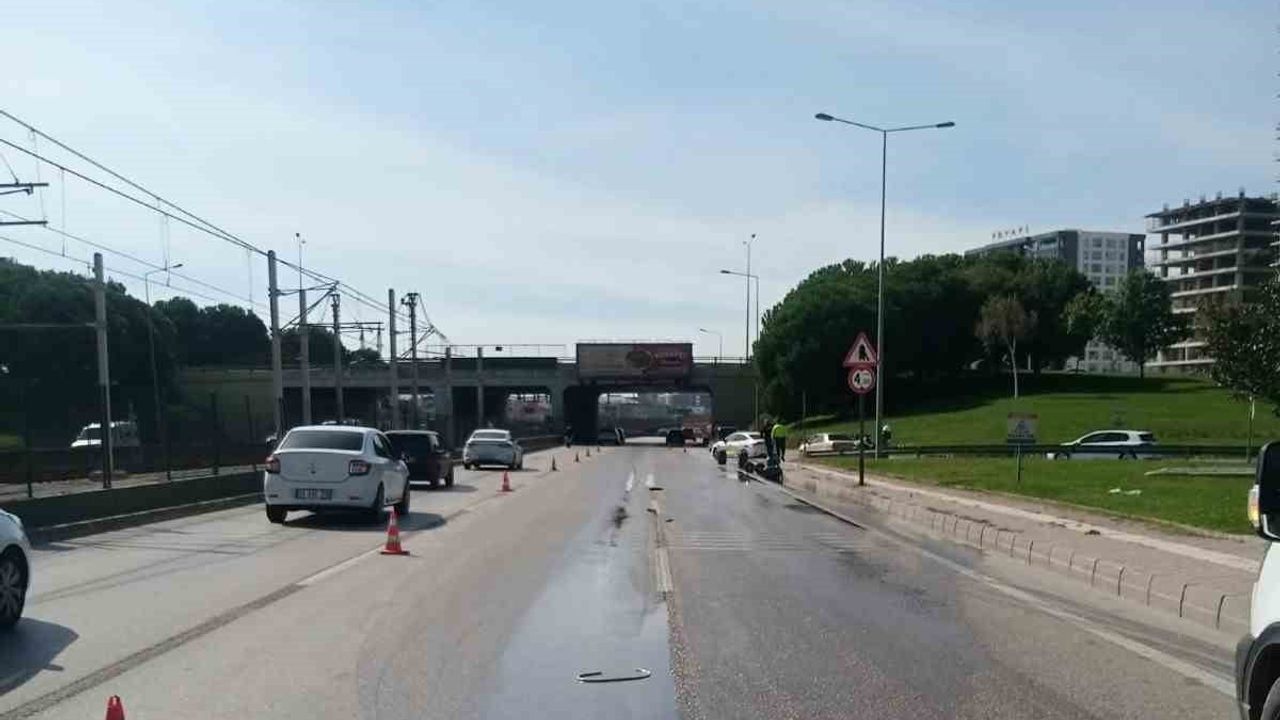 Nilüfer'de yola dökülen bidonlar trafikte kilitlenmeye yol açtı; AFAD risk olmadığını açıkladı