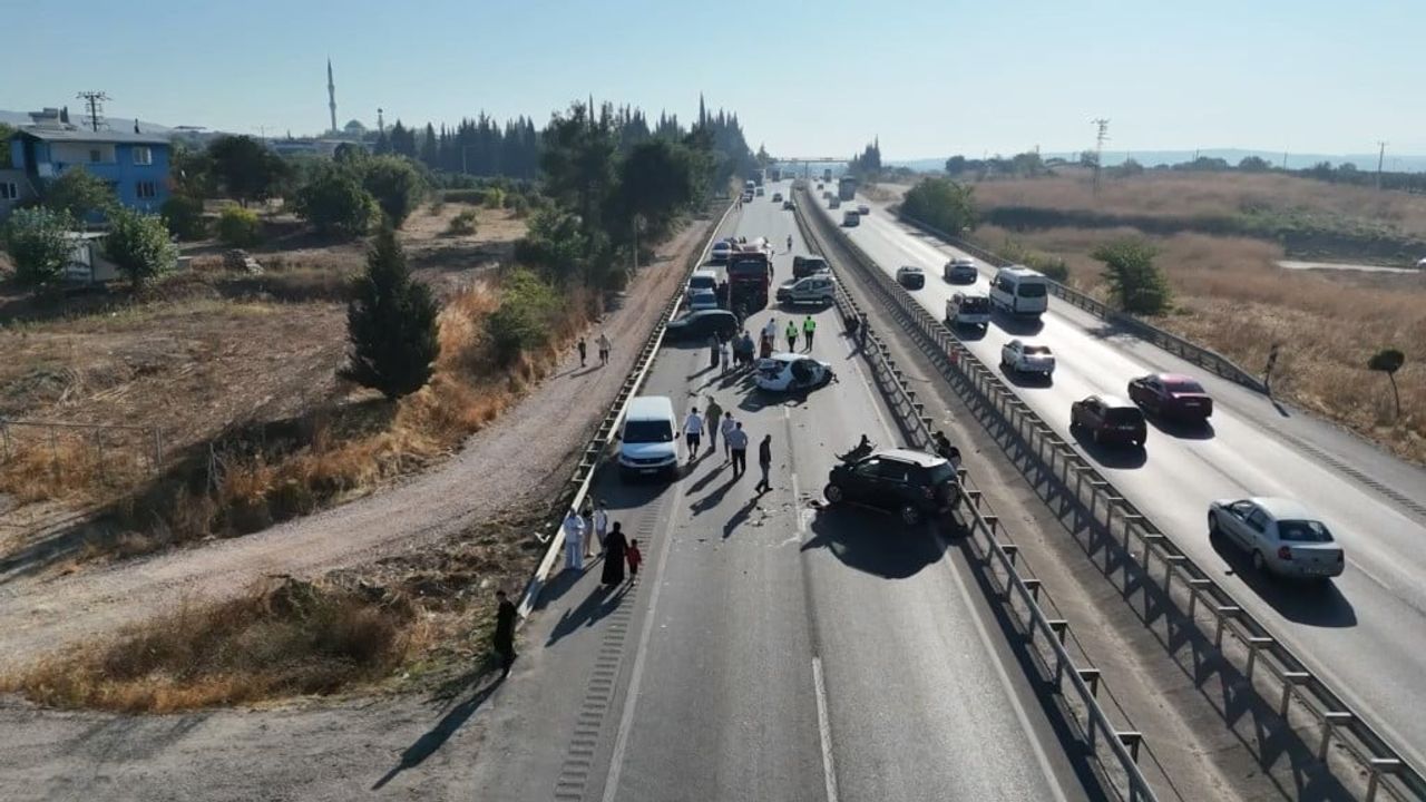 Nilüfer'de yolda dökülen mazot zincirleme kazaya neden oldu