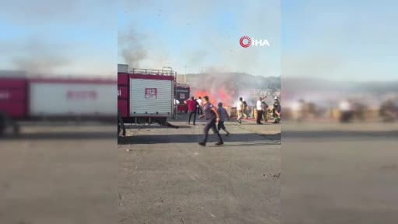 Nilüfer köyünde hurda kağıt deposunda çıkan yangın kısa sürede kontrol altına alındı