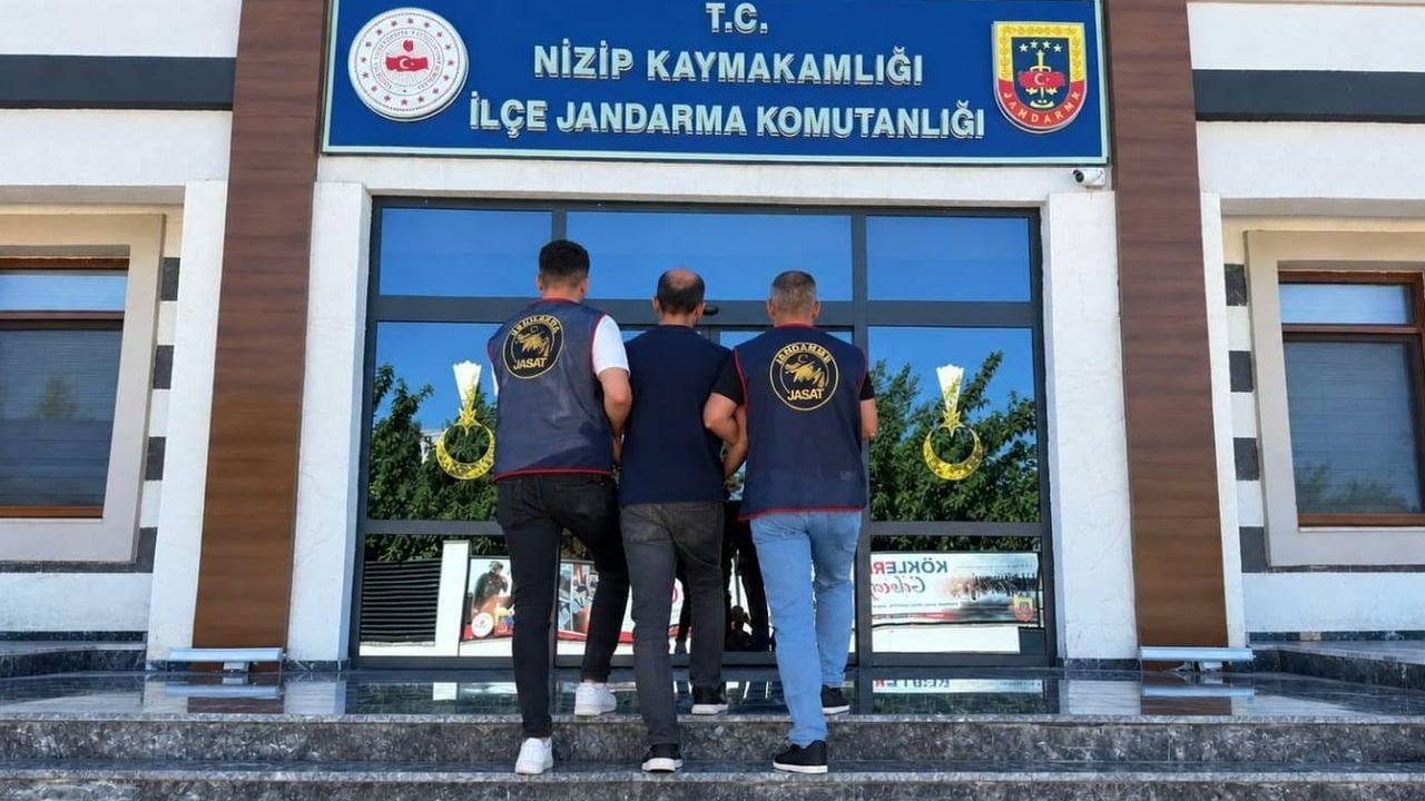 Nizip'te jandarmanın takibi sonuca ulaştı: JASAT tarafından kesinleşmiş 12 yıl cezasıyla aranan zanlı yakalandı