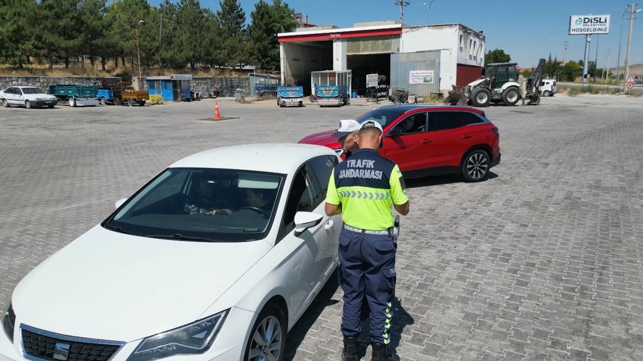Nöbette güvenlik: Bolvadin'de trafik jandarması günlük denetimde