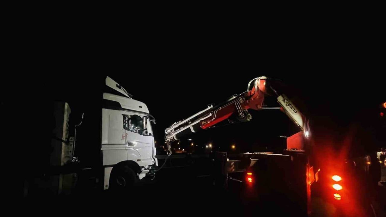 Nurdağı kavşağında zincirleme kaza: otoyolda 5 kişi yaralandı
