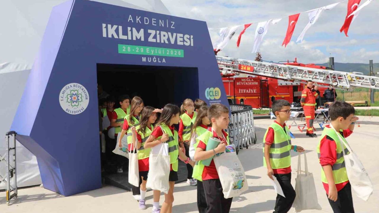 Öğrencilere üç boyutlu deniz bilinci: Mavinin Derinlikleri dome gösterisi