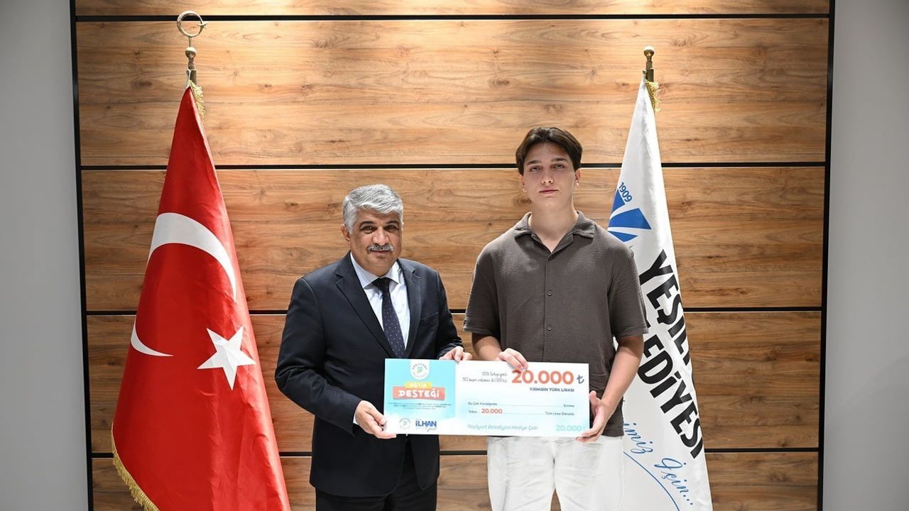 Öğrencilerin başarısına destek: Yeşilyurt Belediyesi 2026 YKS'de dereceye giren 31 öğrenciye ödül verdi