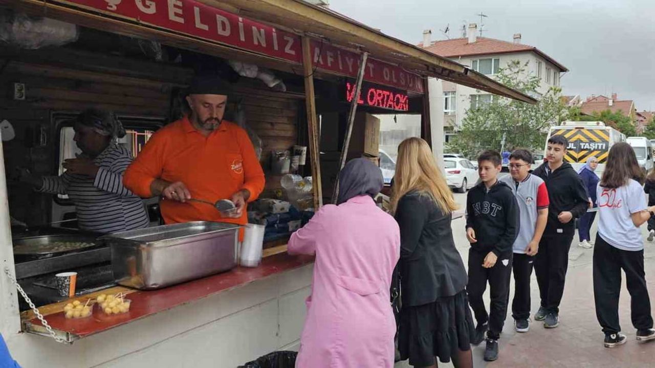 Öğrencilerle tatlı başlangıç: lokma paylaşımıyla birlik vurgusu