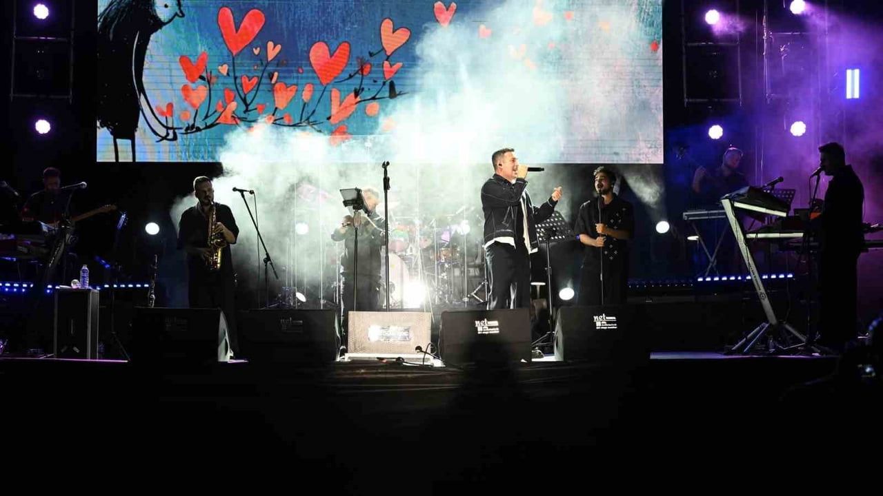 Oğuzhan Koç'tan Edirne konserinde sahne önü sigara tepkisi