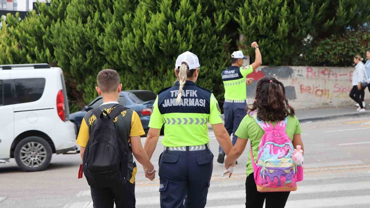 Okul çevrelerinde güvenlik artırıldı: Ankara İl Jandarma yeni önlemler aldı