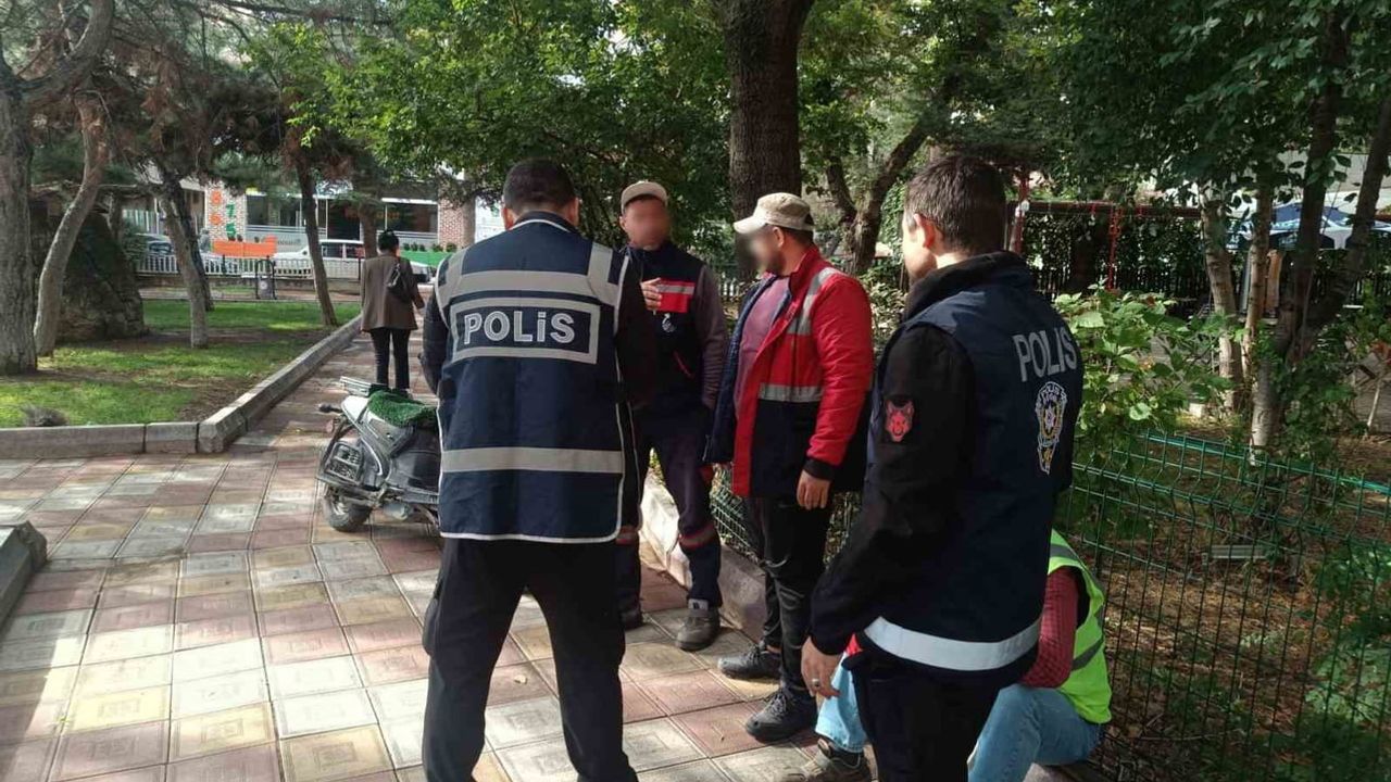 Okul çevrelerinde huzur için sıkı denetim: Afyonkarahisar'da eş zamanlı uygulama