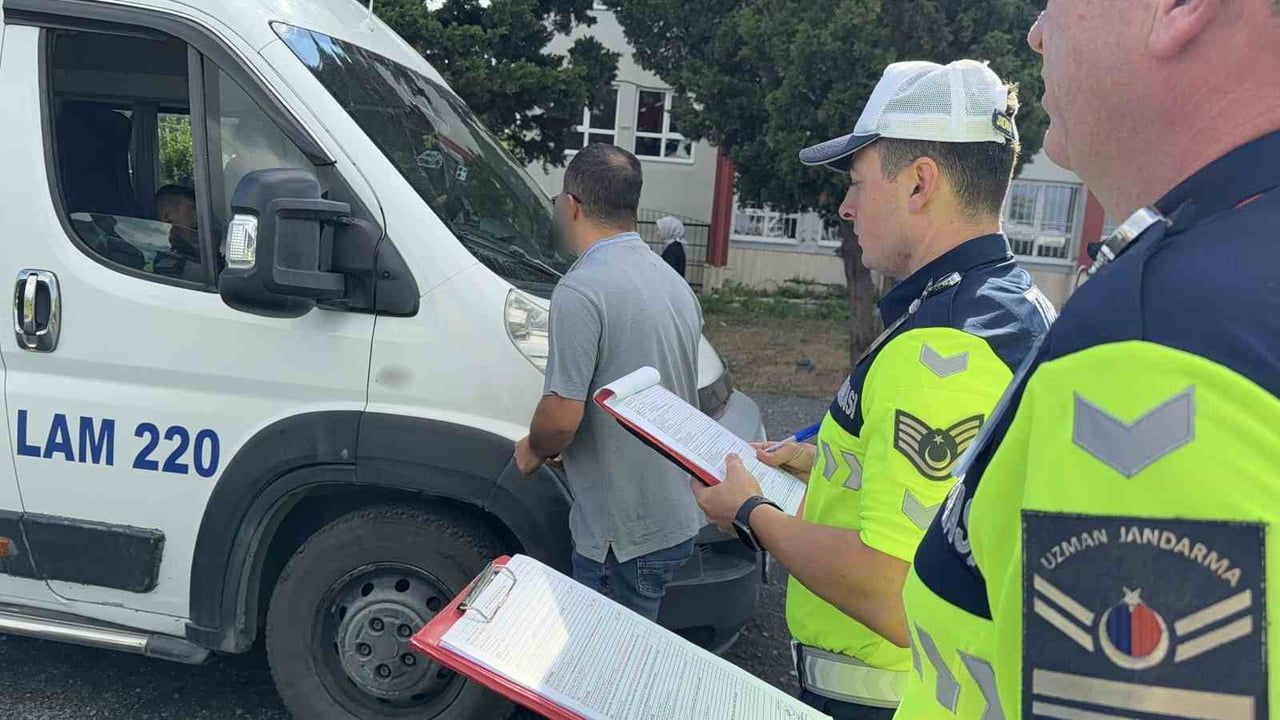 Okul çevrelerinde jandarmadan kapsamlı servis denetimi