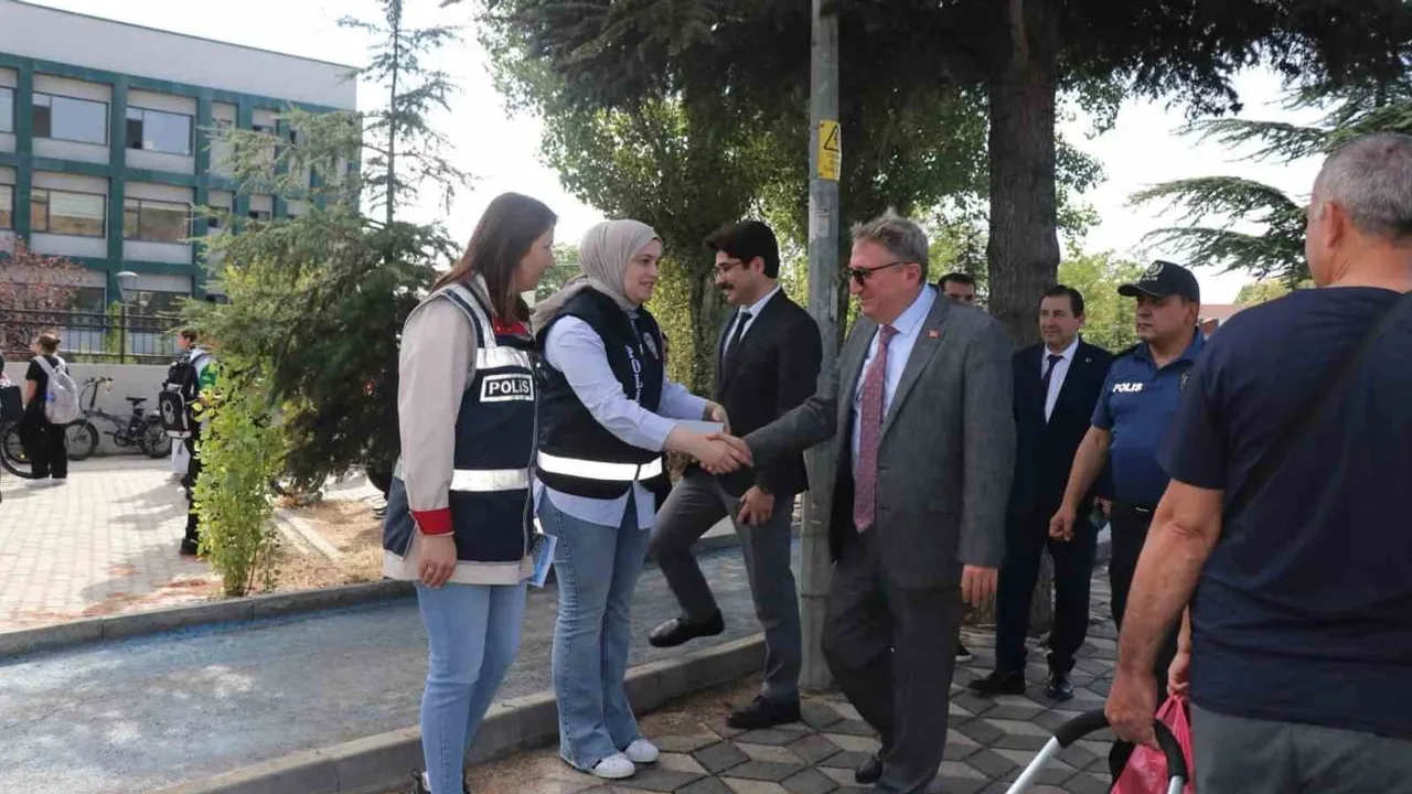 Okul çevresinde güvenlik vurgusu: Bozüyük'te yaya ve sürücü bilgilendirmesi