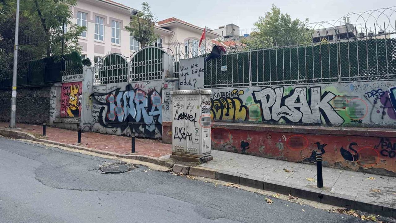 Okul duvarlarına yayılan sanal kumar reklamları mahalleyi harekete geçirdi