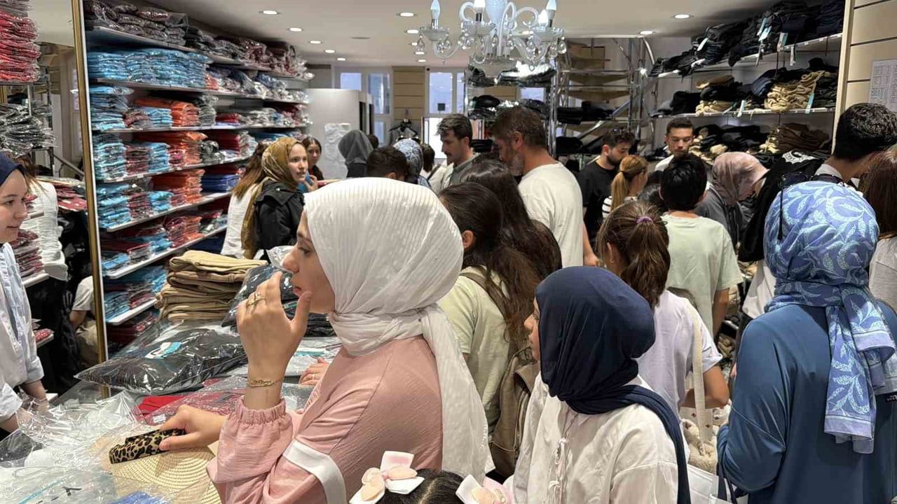 Okul öncesi hareketlilik: Bolu çarşısında adım atacak yer kalmadı