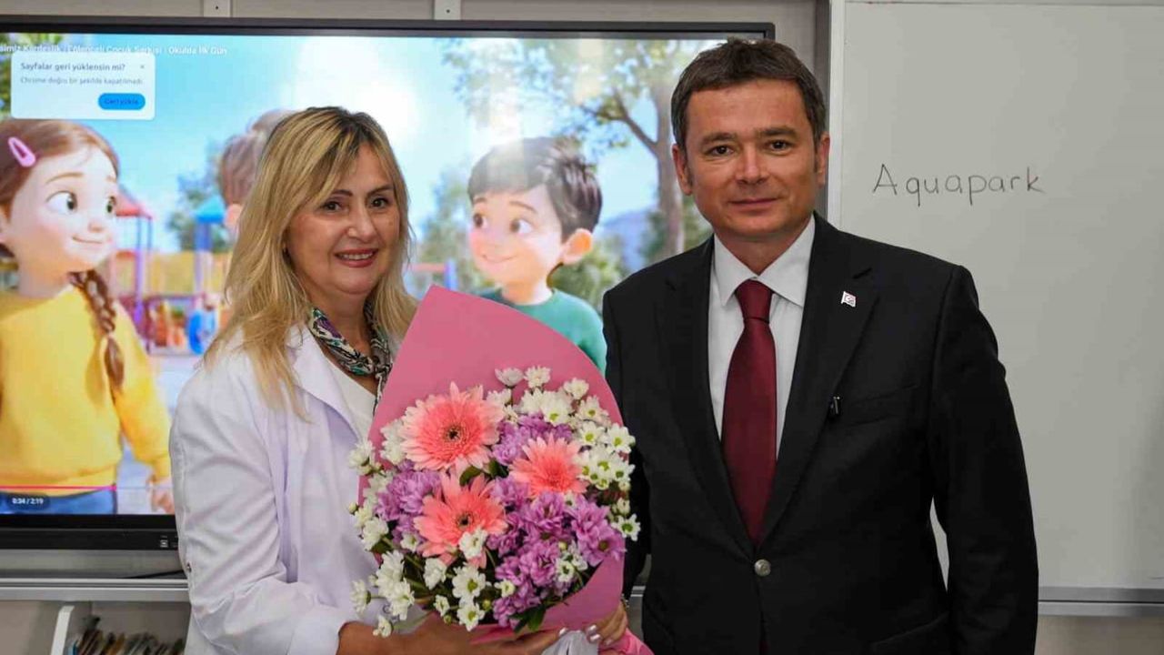 Okul sıralarında yeni dönem coşkusu: Aydın öğrencilerin heyecanına ortak oldu