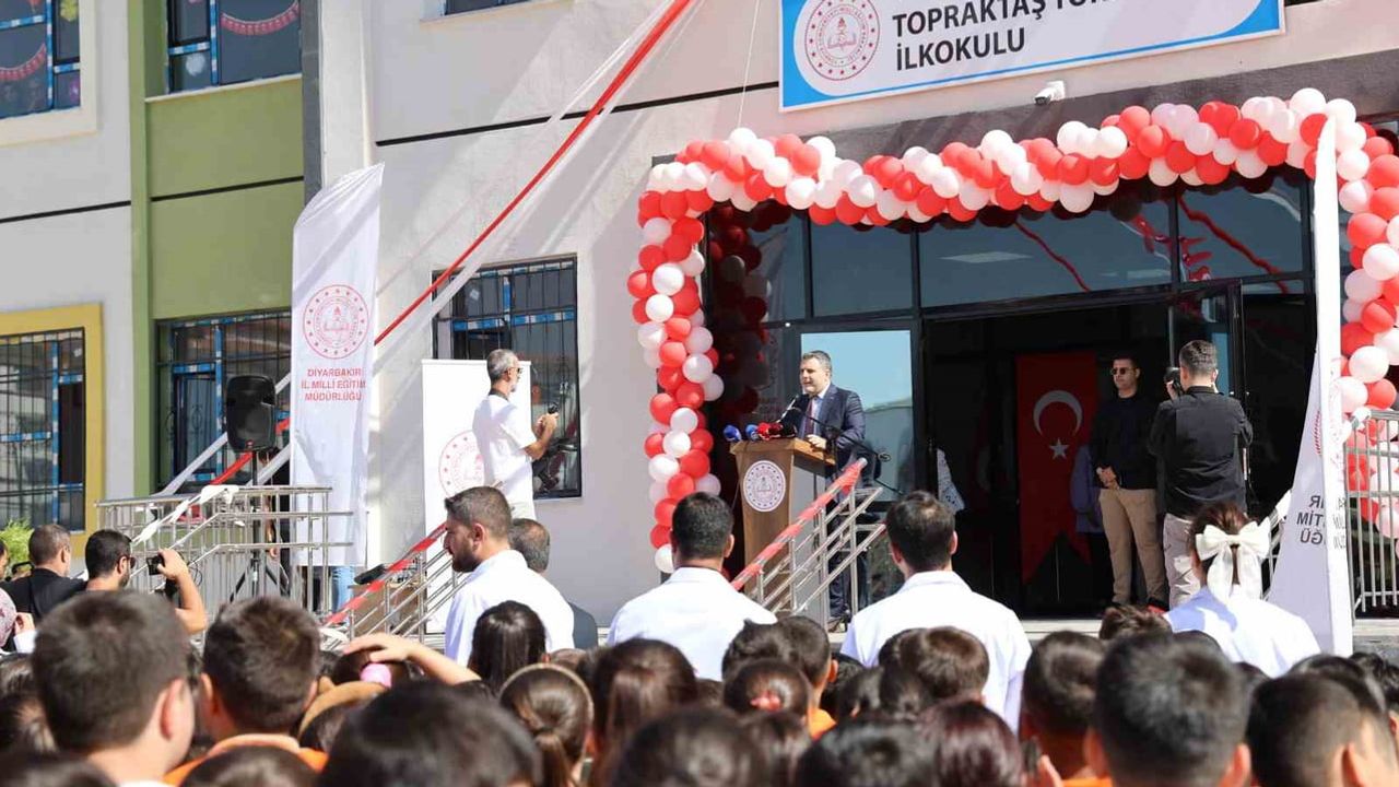Okul sıralarında yeni hedef: Topraktaş'ta ilköğretim haftası başladı