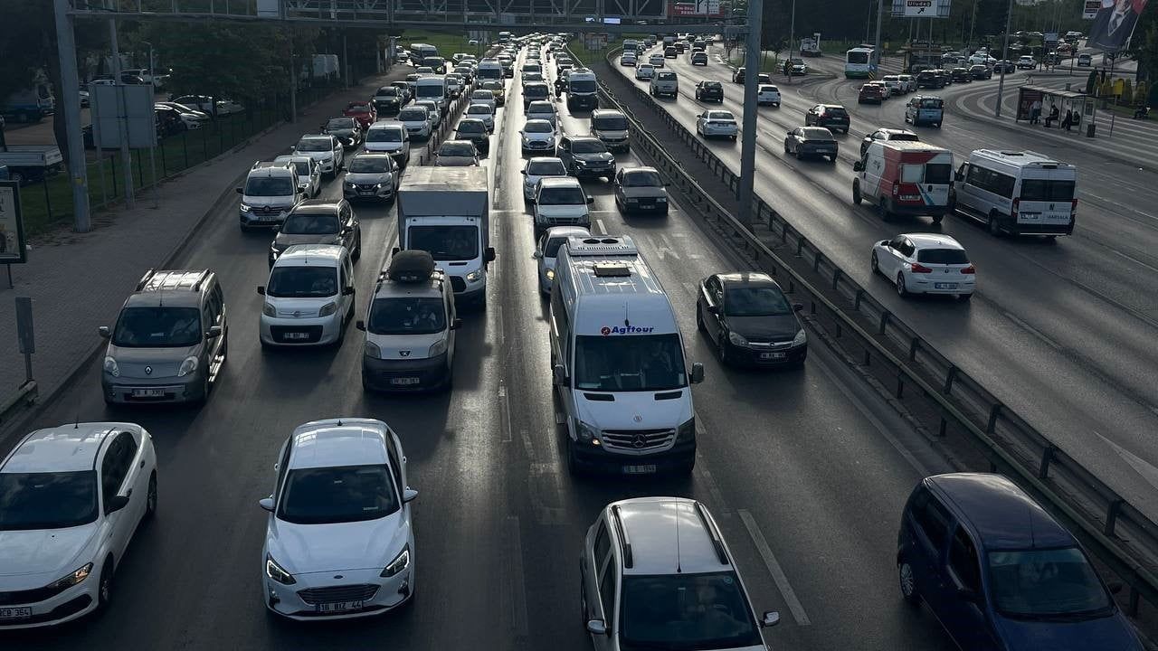 Okul zili çaldı, Bursa'da sabah trafikte beklenen yoğunluk görülmedi