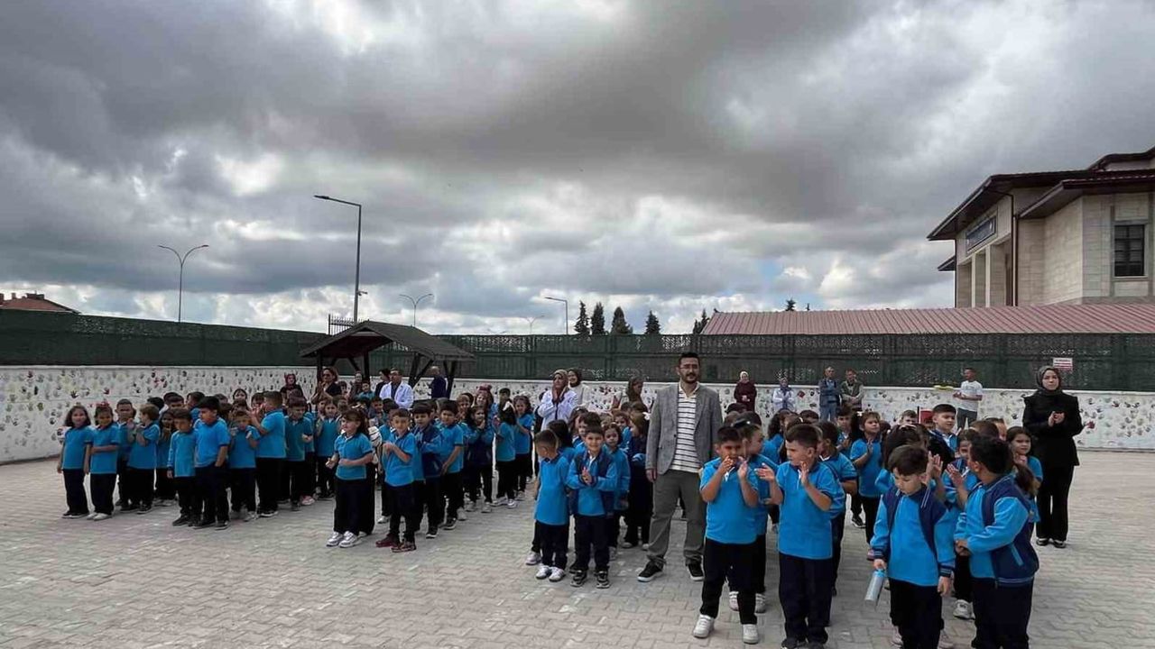 Okul zili Domaniç'te yeni umutlarla çaldı