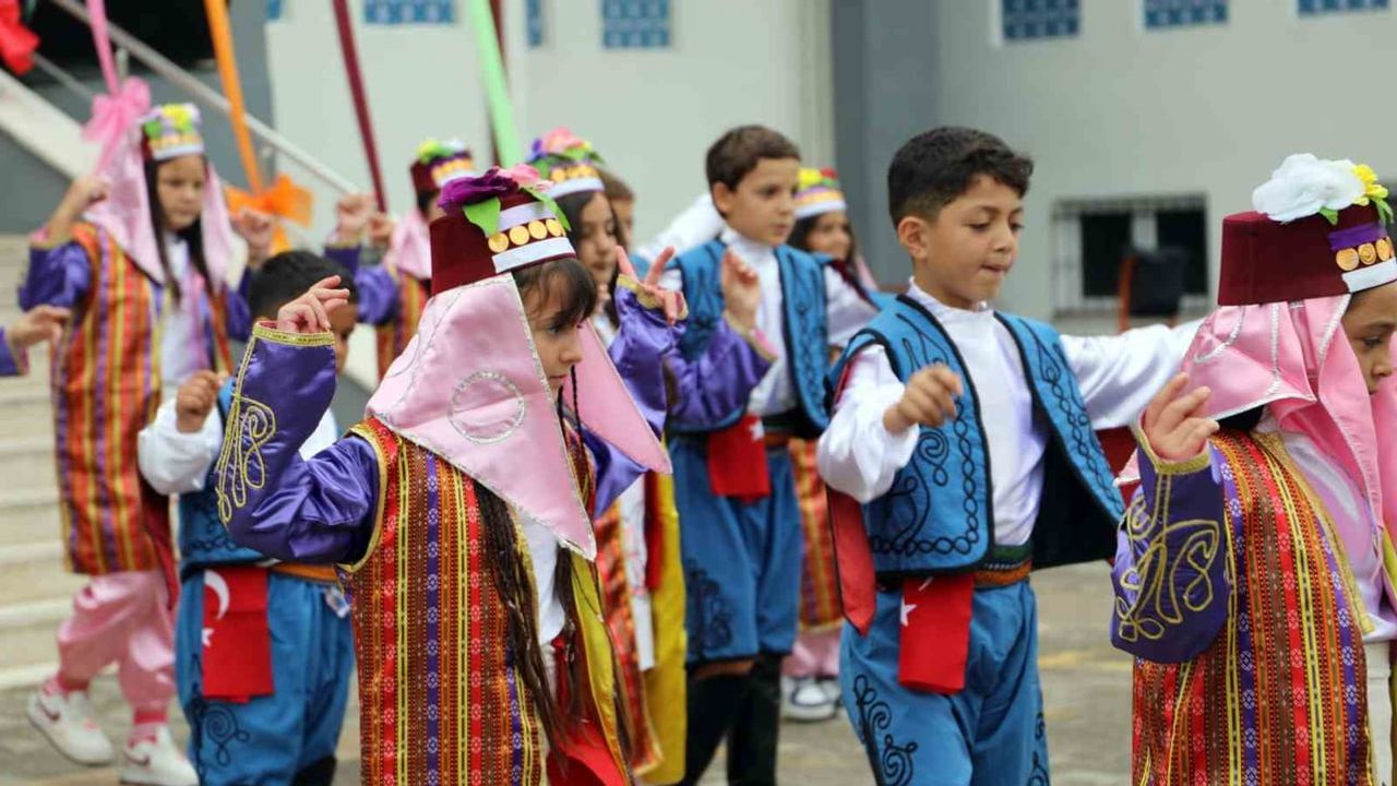 Okula dönüş coşkusu Karasu'da minikler hünerlerini sergiledi
