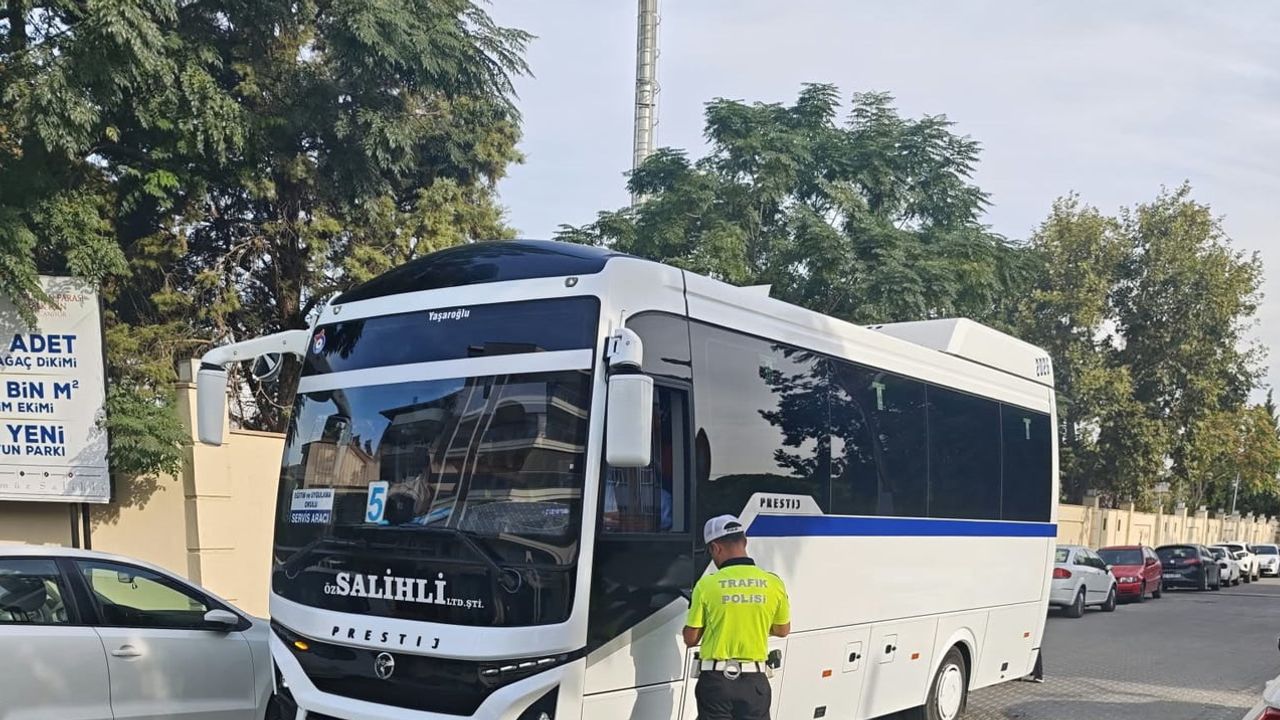 Okula güvenli yol: Salihli'de servisler sıkı kontrole tabi tutuluyor