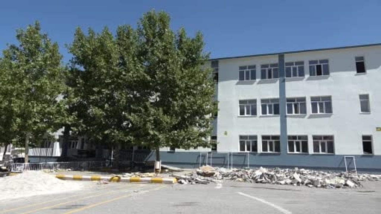 Okula hazırlık el ele: öğretmen dayanışması Şabaniye'de öne çıktı