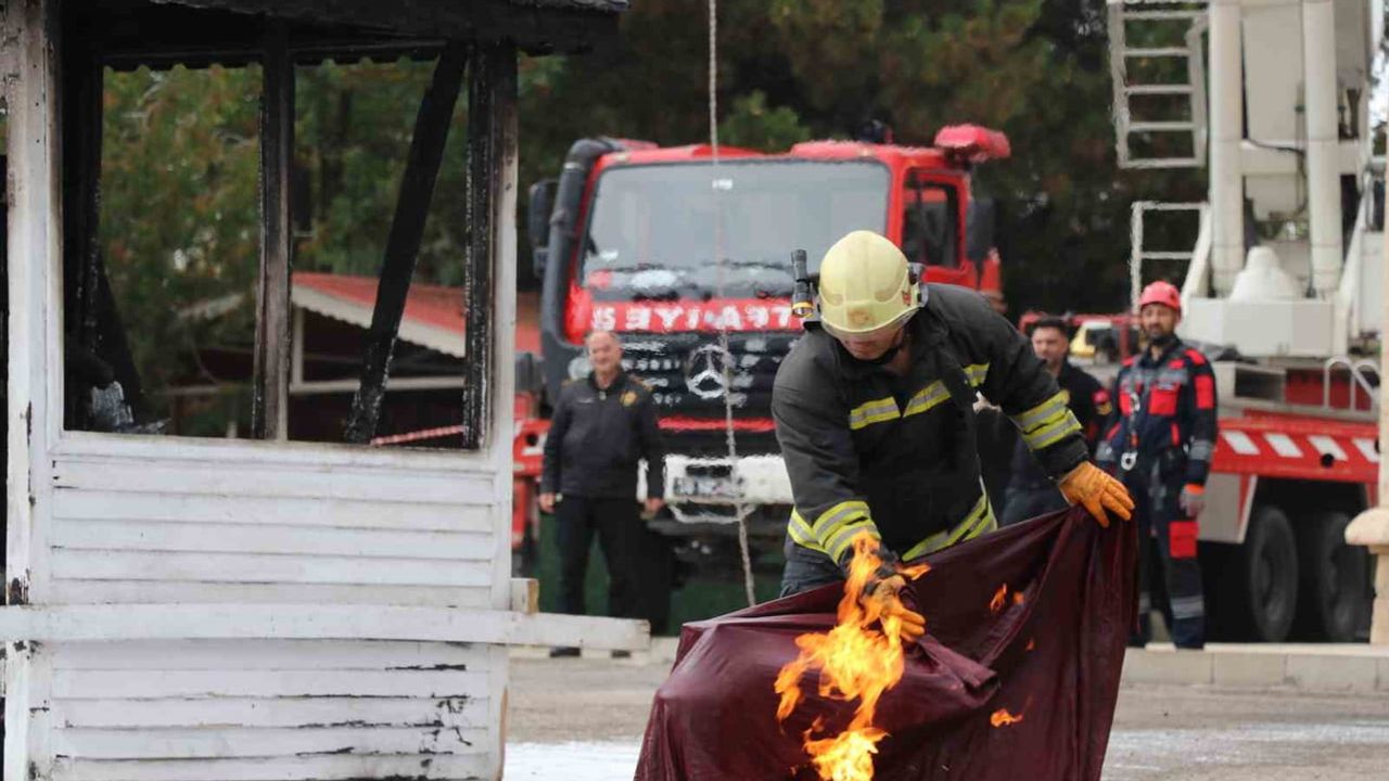 okuldaki tatbikat sivaslı öğrencilere gerçekçi eğitim sundu