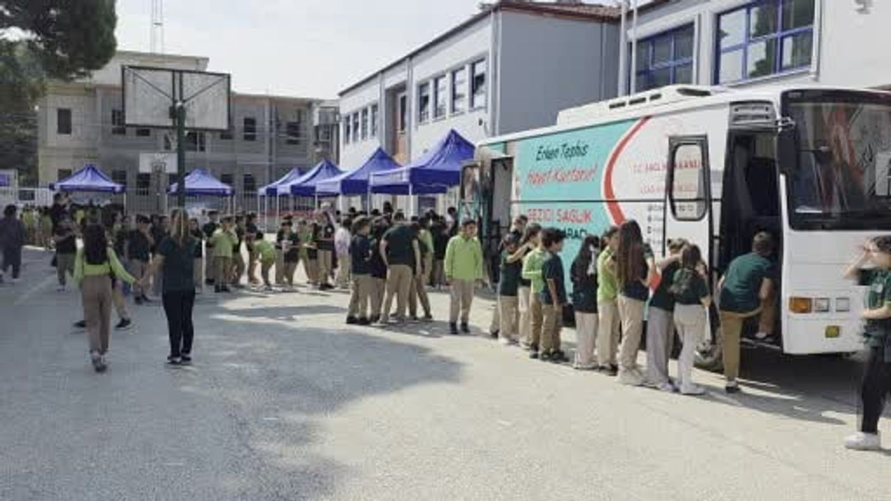 Okullarda sağlık seferberliği: bin 42 öğrenci sağlık eğitiminden geçti