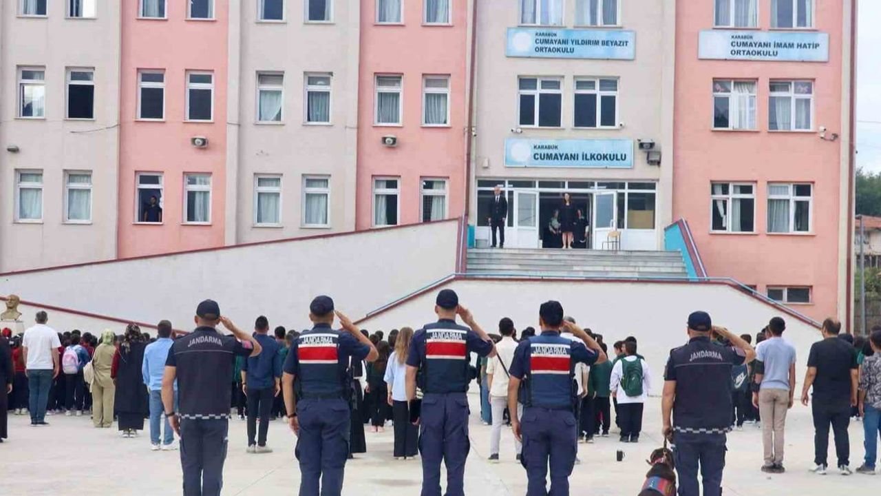 Okulların açıldığı gün Karabük'te güvenlik seferberliği