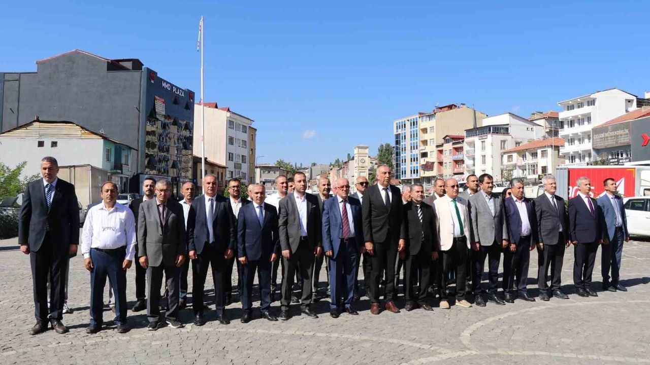 Oltu'da öğrenciler sahneyi aldı: ilköğretim haftası coşkusu