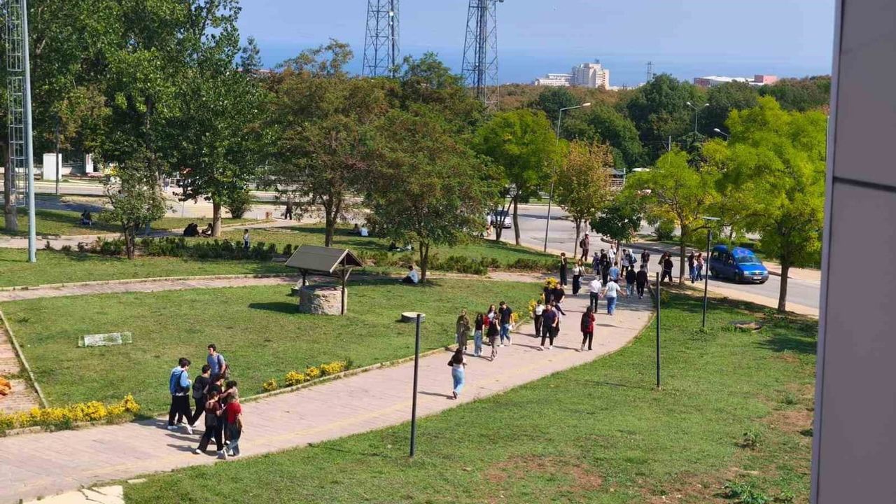 Omü kampüsünde yeni dönem heyecanı: 48 bin 129 öğrenci ders başı yaptı