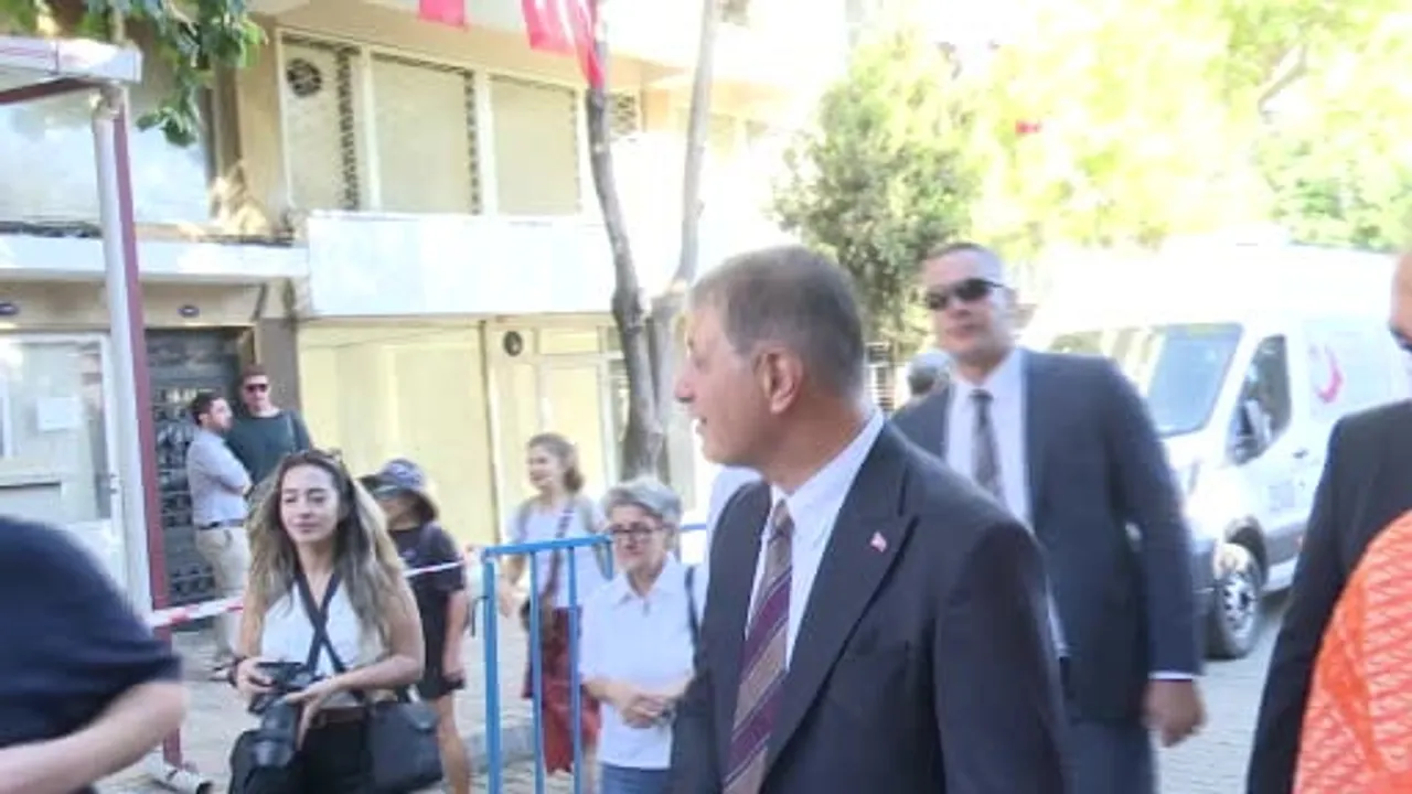 Omuz omuza zafer: İzmir'de 9 eylül coşkusu ve 250 metrelik bayrak