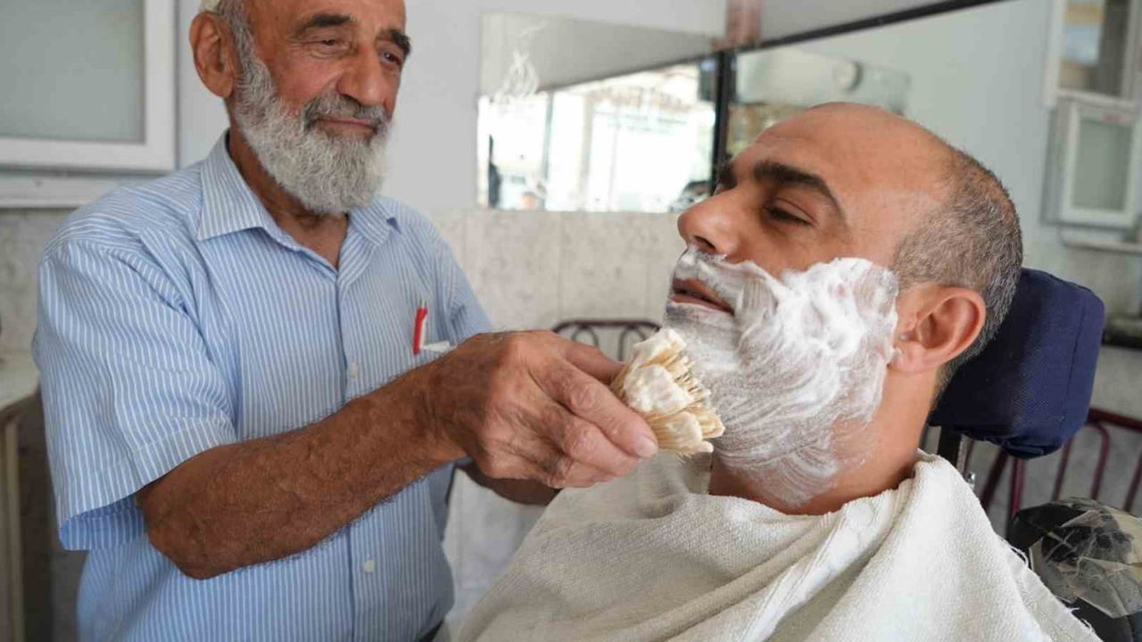 On bir yaşında başlayan ustanın 65 yıllık makası: Gaziantep'te bir ömür