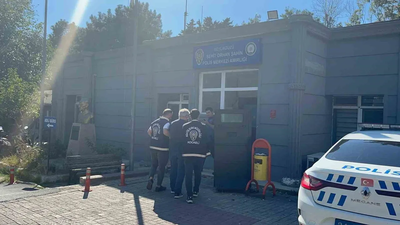 On yıl sonra dükkanında yakalandı, kelepçeye itiraz etti