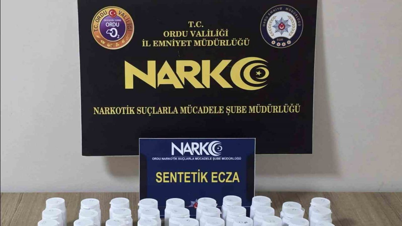 Ordu'da durdurulan otomobilde 3 bin 64 sentetik ecza ele geçirildi