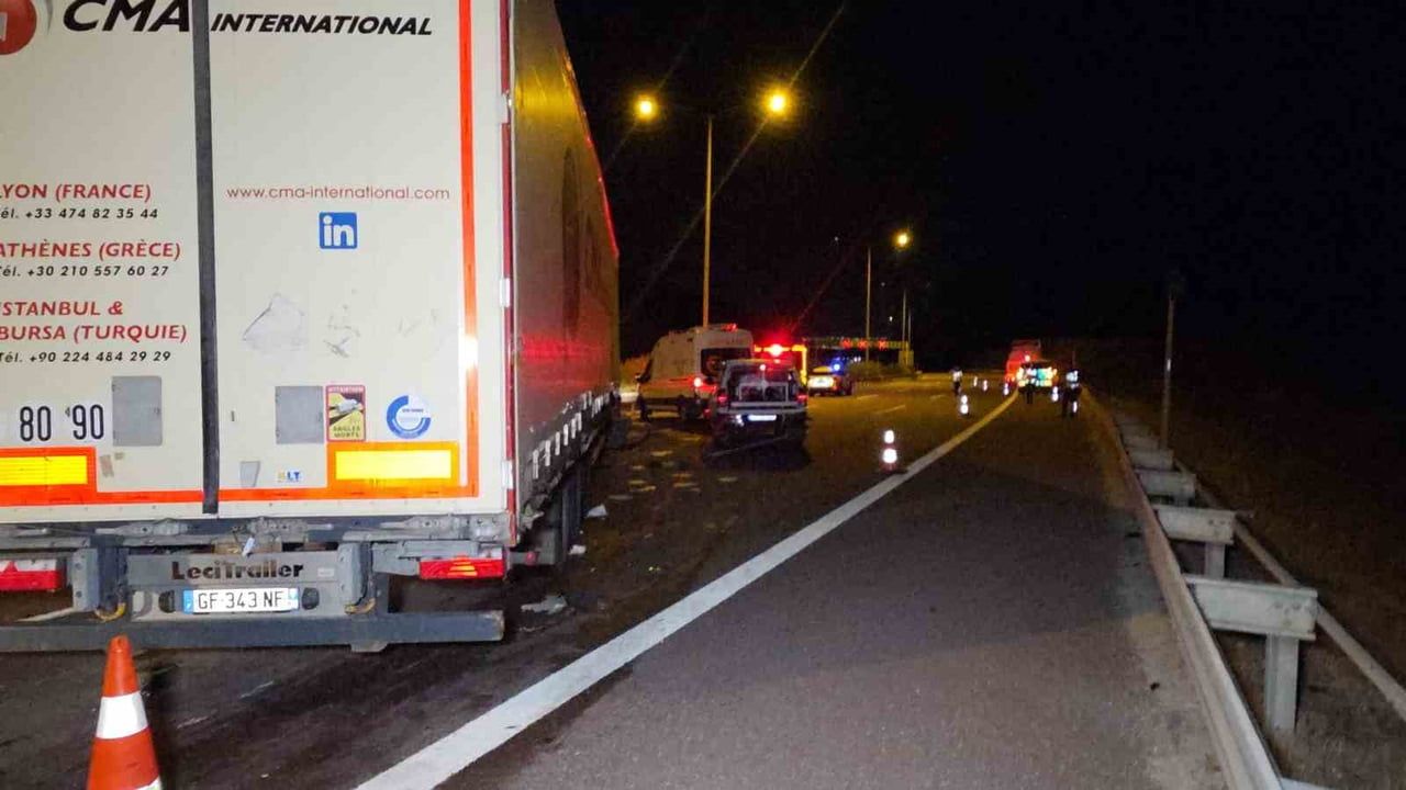 Orhangazi tünelinde bariyerlere savrulan araçlar: 1 ölü, 7 yaralı