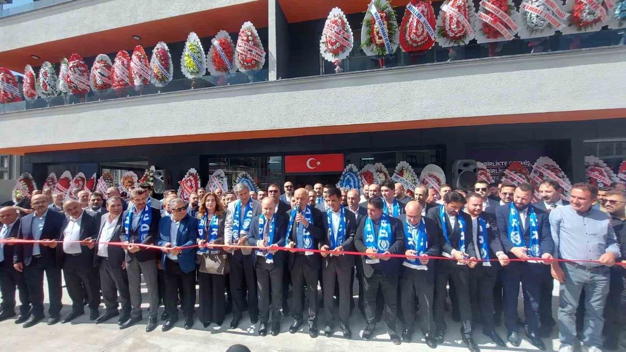 Ortak akılla tek yürek: Lütfü Yücelik seçim irtibat ofisini açtı