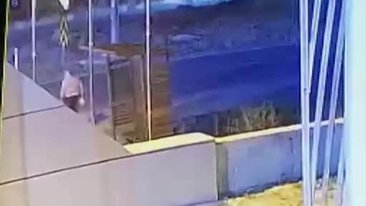OSB kavşağında koşarak karşıya geçen yaya yaşamını yitirdi