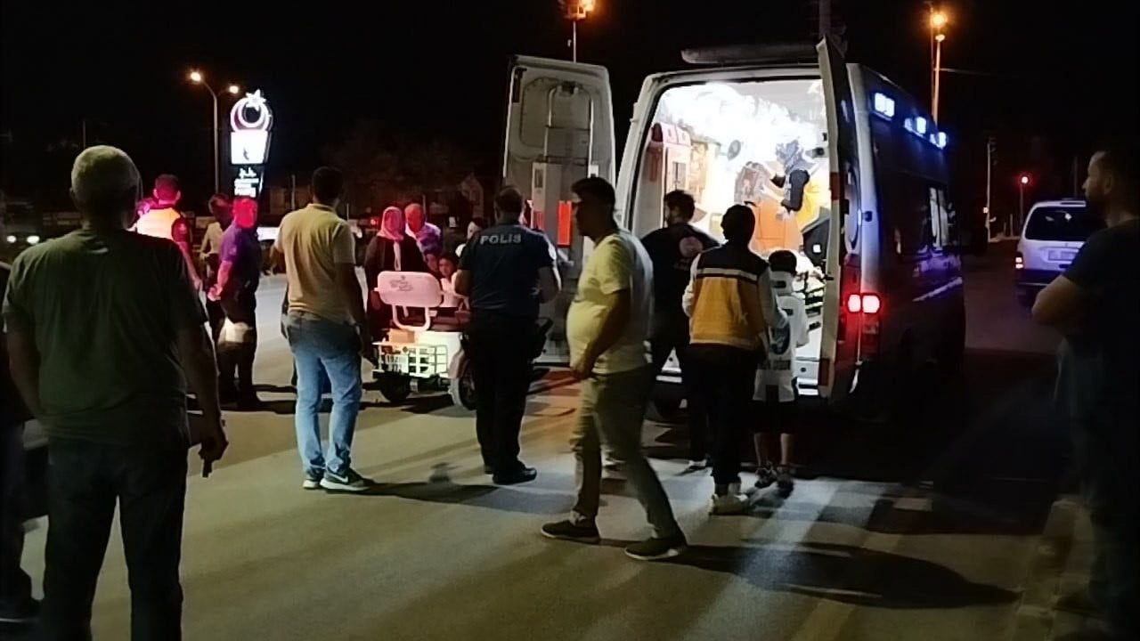 Osmancık'ta emniyet ışıklı kavşakta kaza: üç yaralı
