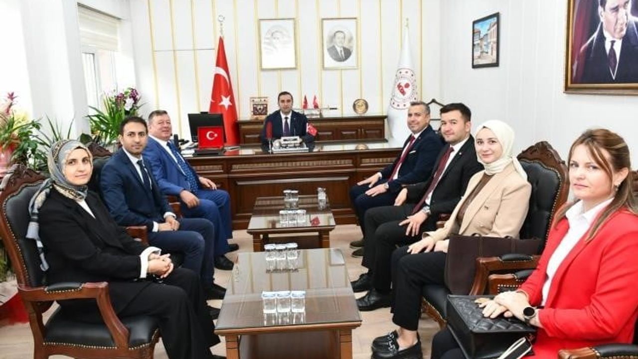 Osmaneli'de eğitim sezonuna hazırlık: kaymakam yerel eğitim heyetiyle buluştu