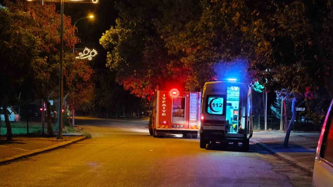 Osmaneli'de nehre düşüp ağaç altında kalan İsmail Tayfur kurtarıldı