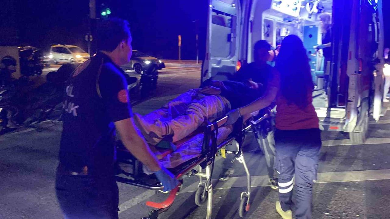 Otomobil ile motosikletin çarpıştığı kazada iki kişi yaralandı