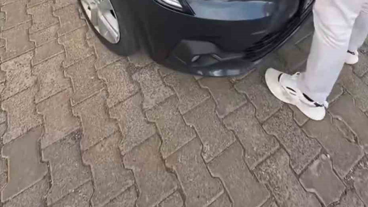 otomobilin motoruna saklanan 1 kilo 348 gram esrar ele geçirildi: 3 tutuklama