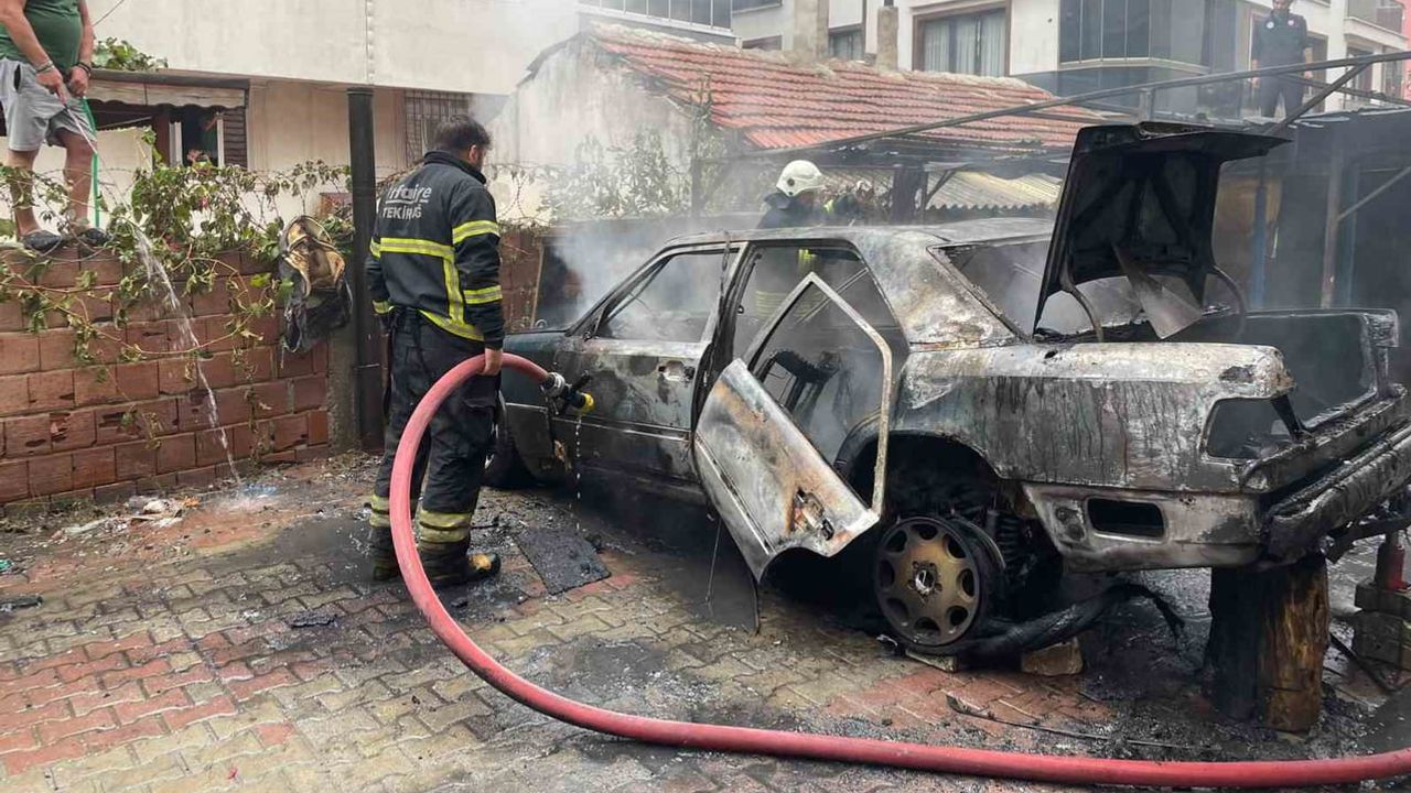 Otoparkta aniden alevlenen araç, sahibinin müdahalesinde yaralandı