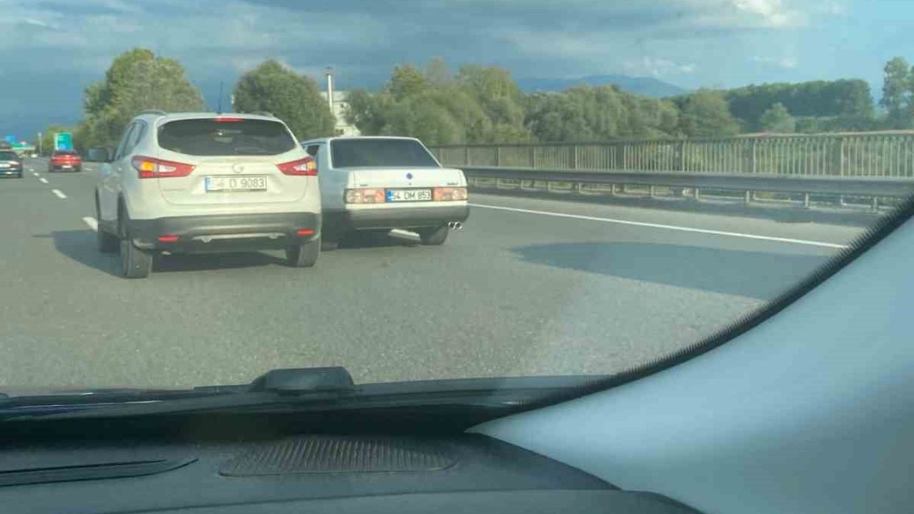Otoyolda sinyalsiz manevra Anadolu Otoyolu Sakarya geçişinde tehlike yarattı