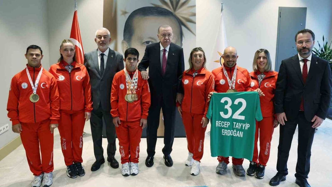 Özel sporcularla temas: federasyon heyeti AK Parti Genel Merkezi'nde