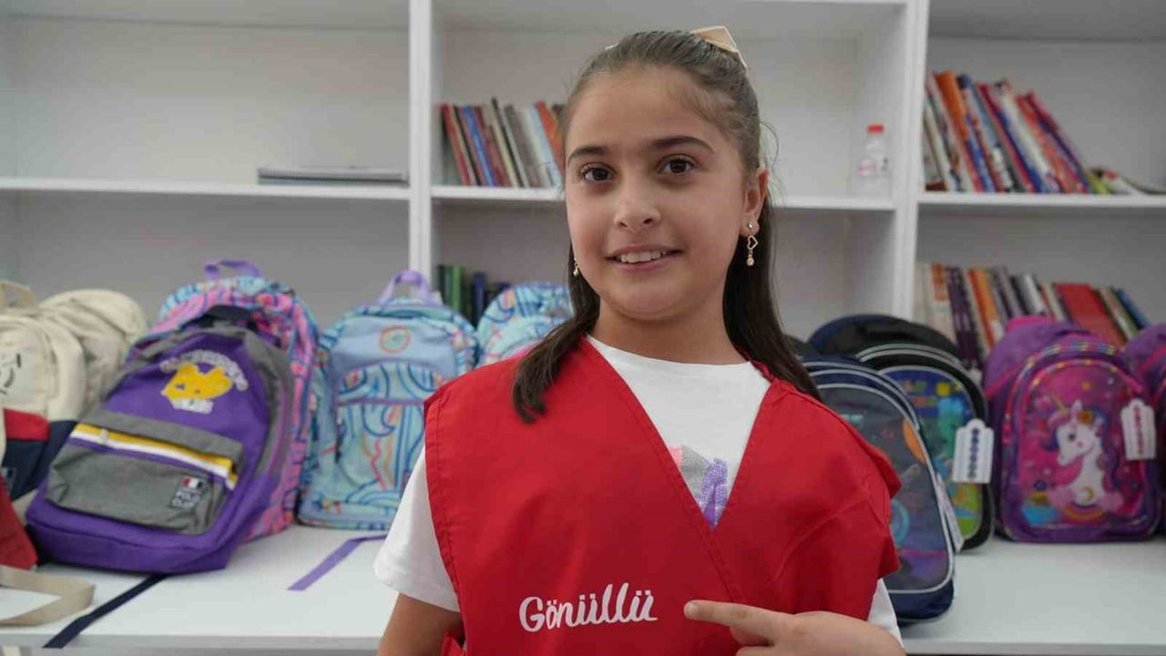 Palandöken Kızılay’dan 300 öğrenciye çanta, kırtasiye ve battaniye desteği